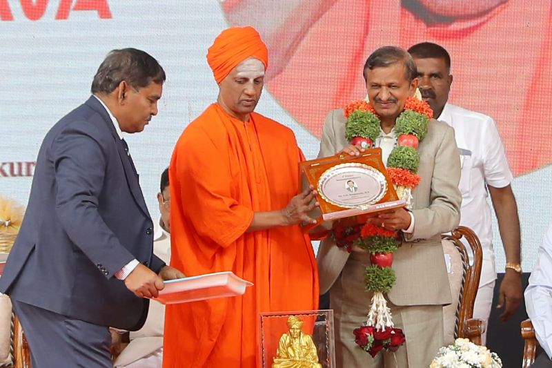 “ಮಾನವ ಸೇವೆಯಲ್ಲಿ ತೊಡಗಿದ್ದ ಮಹಾತ್ಮನ ಸ್ಮರಣೆಯಲ್ಲಿ ಸಿದ್ಧಗಂಗಾ ಕ್ಷೇತ್ರದಲ್ಲಿ ದಿವ್ಯ ಭಕ್ತಿಯ ಸಂಗಮವಾಗಿದೆ.’-ಸಂಸದ ಪದ್ಮಶ್ರೀ ಡಾ. ಸಿ ಎನ್ ಮಂಜುನಾಥ್”